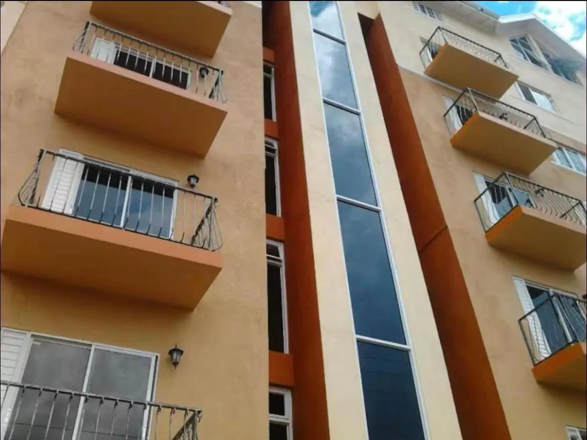 Two Bedroom Apartment In New 金斯敦