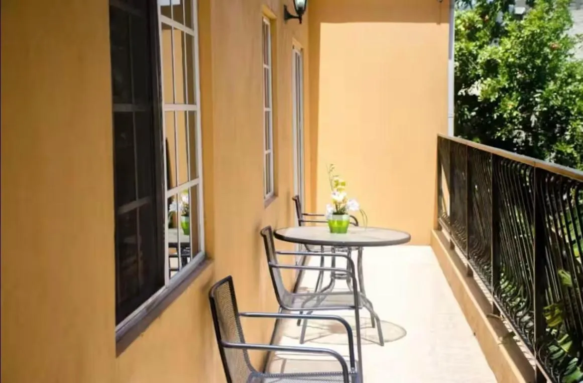 Two Bedroom Apartment In New 金斯敦